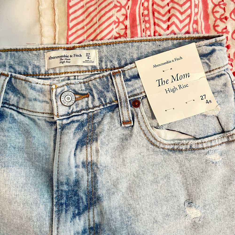 Abercrombie & Fitch BNWT Mom jeans